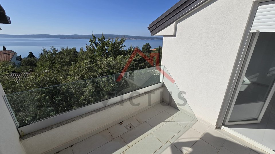 CRIKVENICA - Zweistöckige Wohnung in einem neuen Gebäude, 150 Meter vom Meer entfernt, 108 m2