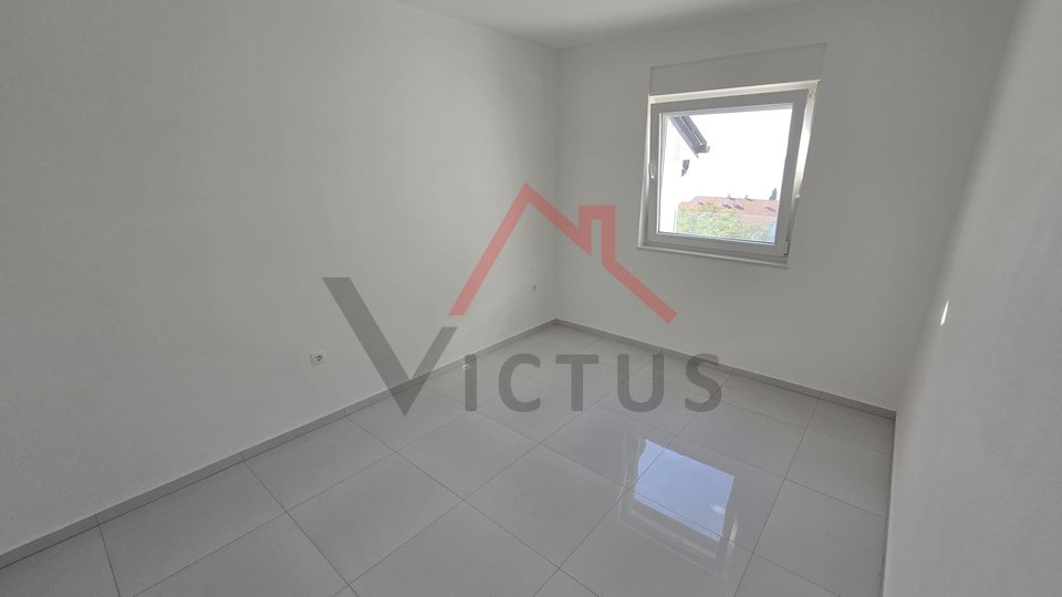 CRIKVENICA - Zweistöckige Wohnung in einem neuen Gebäude, 150 Meter vom Meer entfernt, 108 m2