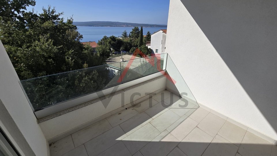 CRIKVENICA - Zweistöckige Wohnung in einem neuen Gebäude, 150 Meter vom Meer entfernt, 103 m2