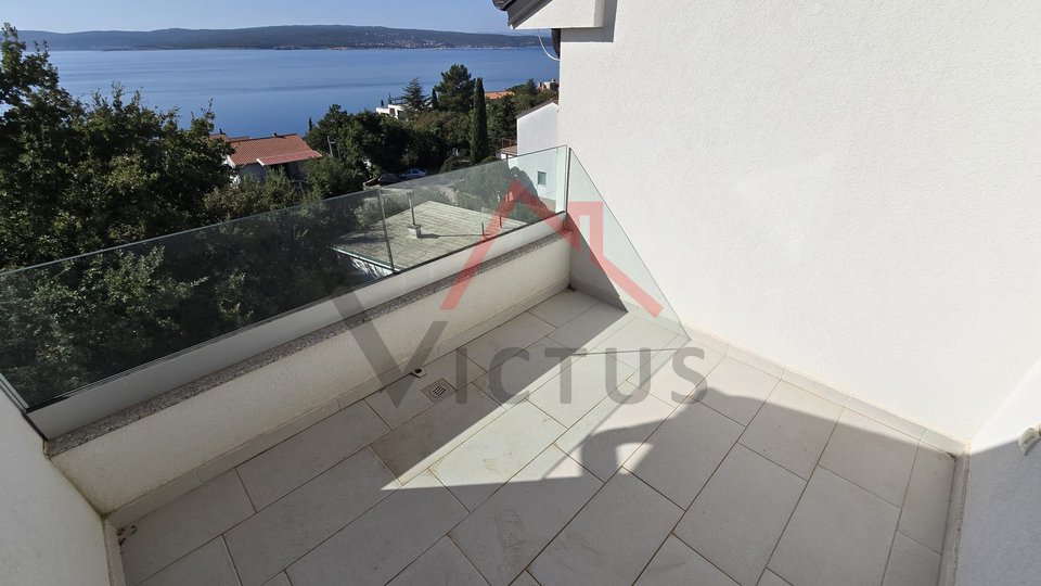 CRIKVENICA - Zweistöckige Wohnung in einem neuen Gebäude, 150 Meter vom Meer entfernt, 103 m2