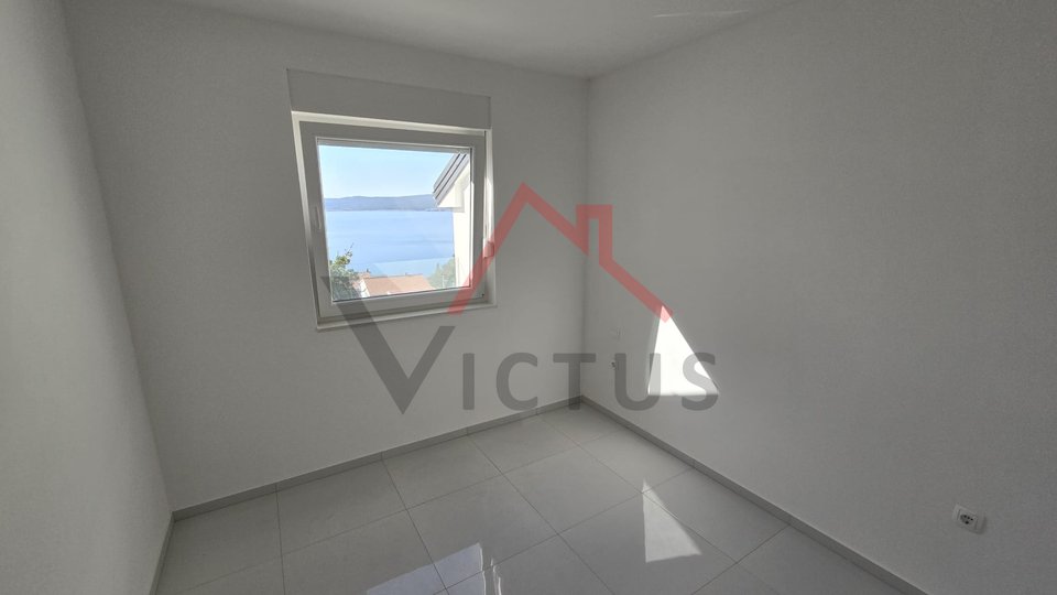 CRIKVENICA - Zweistöckige Wohnung in einem neuen Gebäude, 150 Meter vom Meer entfernt, 103 m2